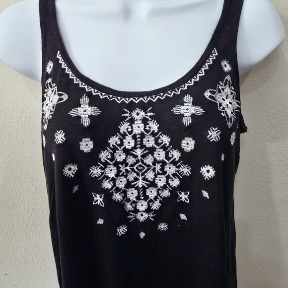 Aeropostale ✦ Black Embroidered Tank Top M ✦ Crisscross Back Sleeveless Casual - Picture 4 of 9